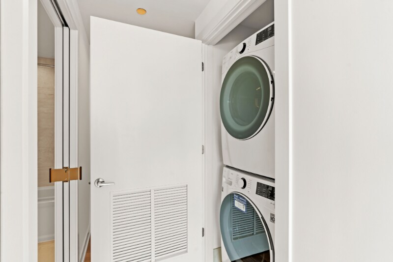 Building Photo - 298 W Hill St