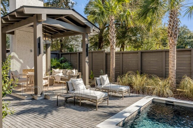 Building Photo - 507 McCants Dr