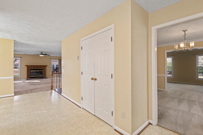 Building Photo - 804 Lancaster Ln