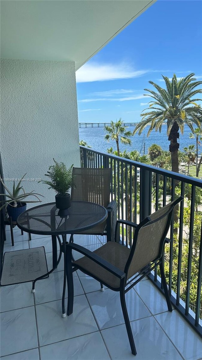 Primary Photo - 1450 Brickell Bay Dr
