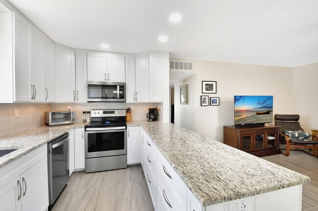 Building Photo - 413 Normandy Ln