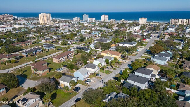 Building Photo - 561 6th St S