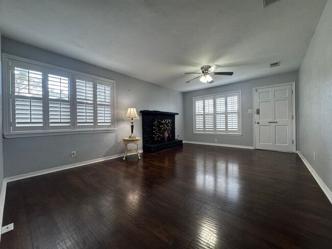 Building Photo - 3/2 in Ormond Terrace