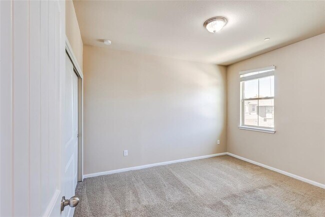 Building Photo - 2880 Donnell Dr