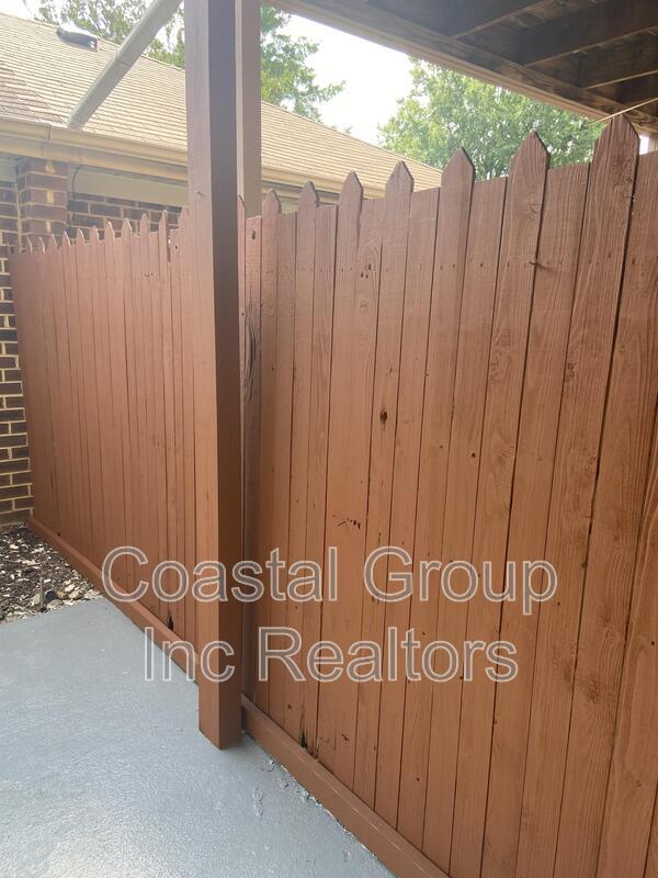 Building Photo - 1020 Colonial Meadows Way