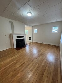 Building Photo - 2-Bedroom 1-bathroom house
