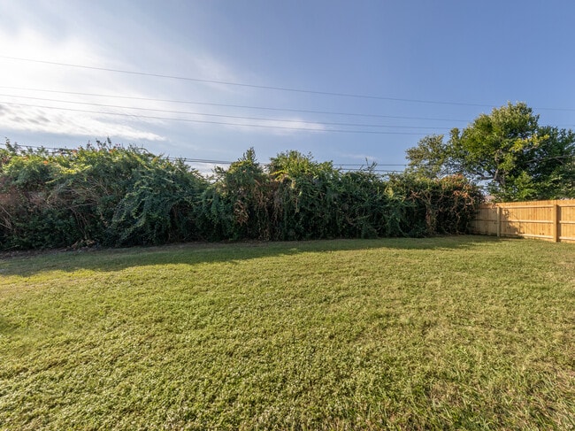 Building Photo - 438 Clover Rd