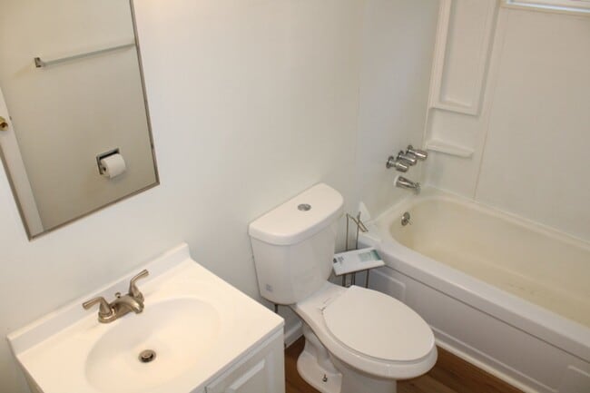 Building Photo - 5234 Sacramento Ave