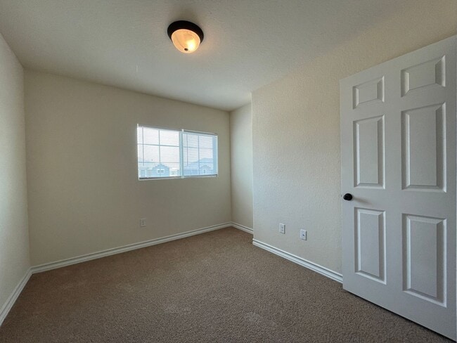 Building Photo - Townhome for rent