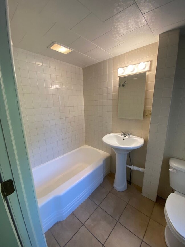 Building Photo - Charming 3 BR /2 BA Home in Lancaster City