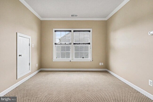 Building Photo - 714 Monarchos Dr