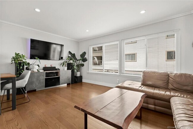 Building Photo - 1611 Washington Blvd