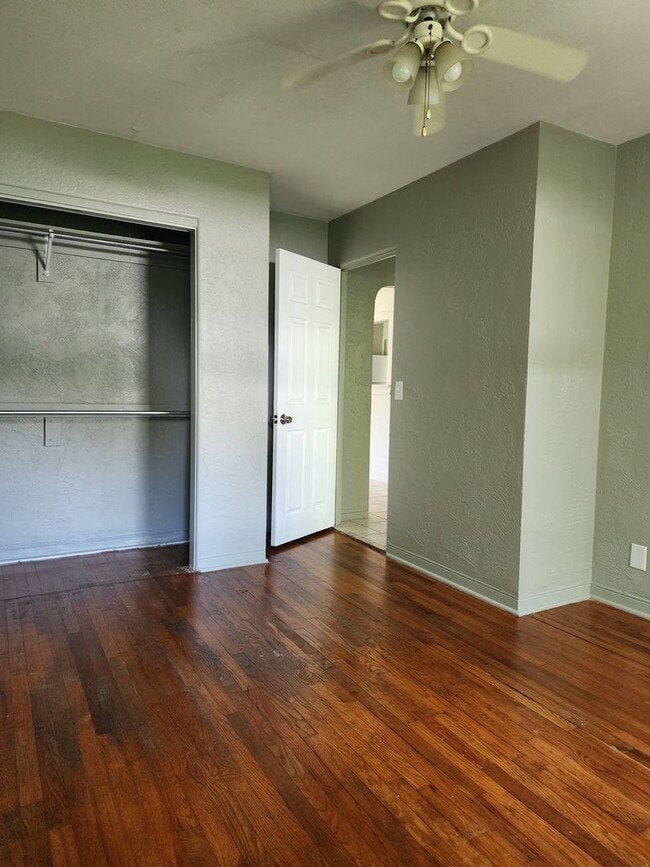 Building Photo - 3  Bedroom 1 Bath Single Family Home