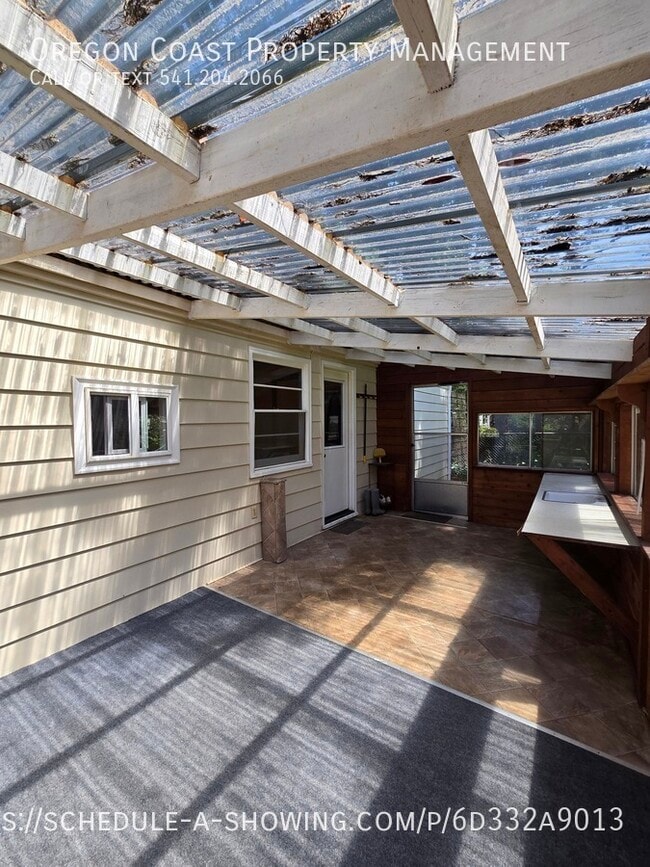 Building Photo - 126 N Holiday Ln