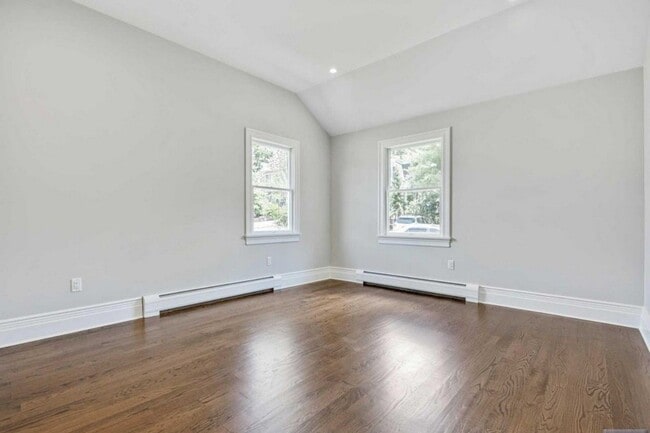 Building Photo - 26 Bogert St