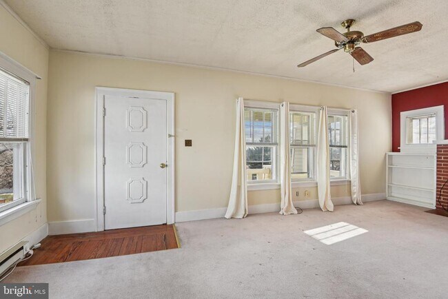 Building Photo - 209 Locust St