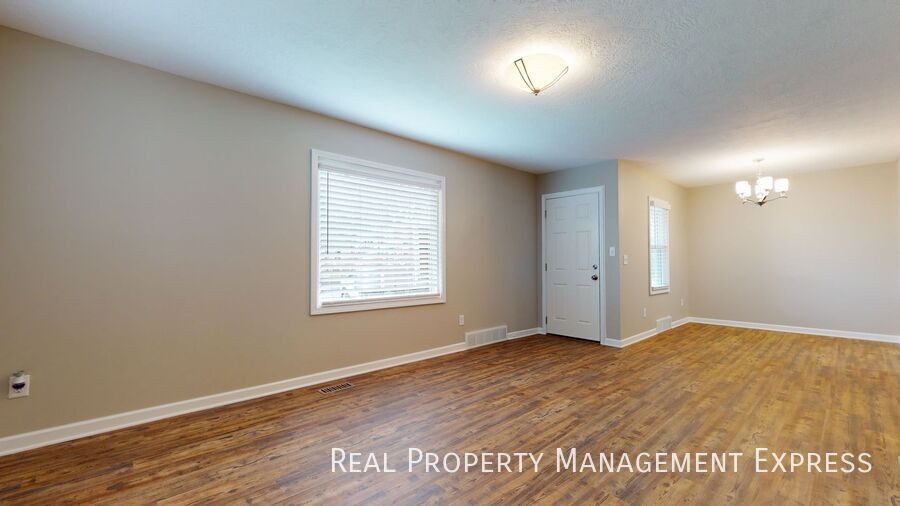 Building Photo - 411 S Willow Ave