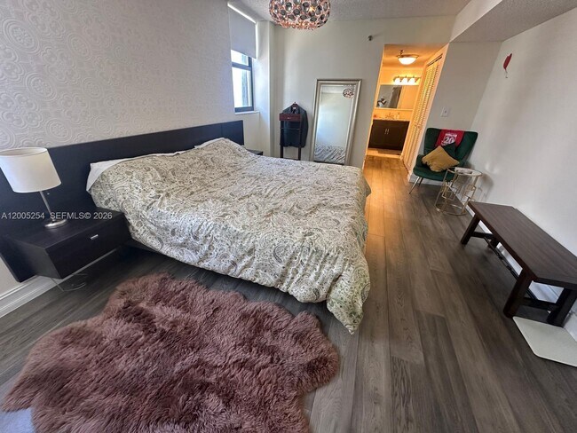 Building Photo - 2625 Collins Ave