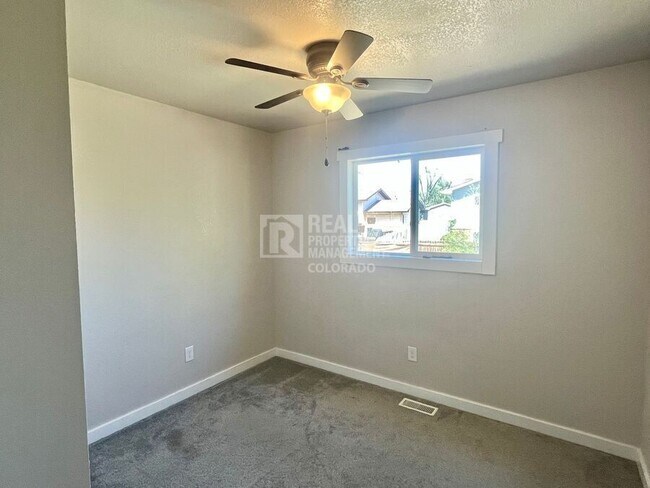 Building Photo - 7402 Treasure Trail Cir