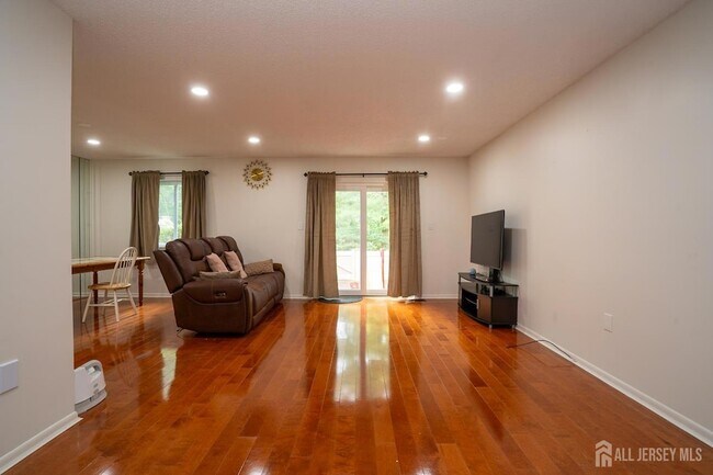Building Photo - 16 Thoreau Dr