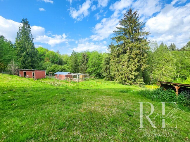 Building Photo - Forest-Edged Retreat with Pasture Access –...