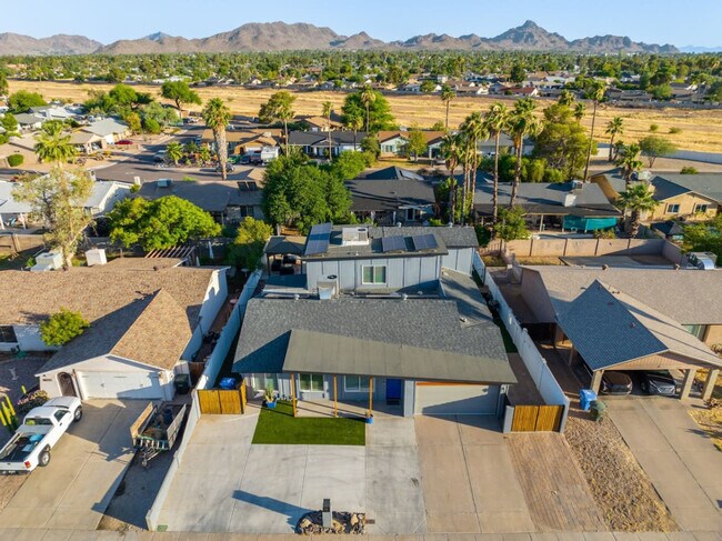 Building Photo - 3733 E Dahlia Dr