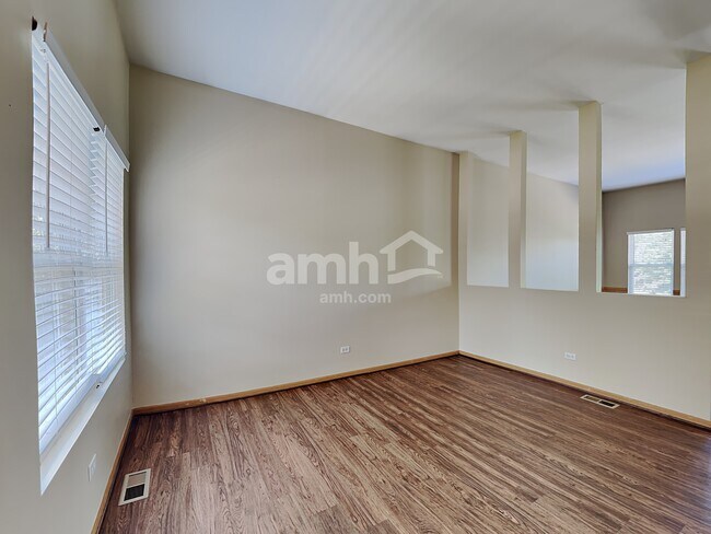 Building Photo - 1708 Lake Pointe Ct