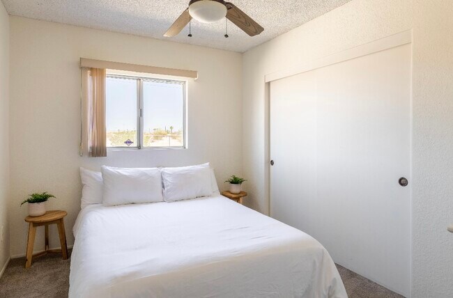 Building Photo - 72654 Sunnyslope Dr