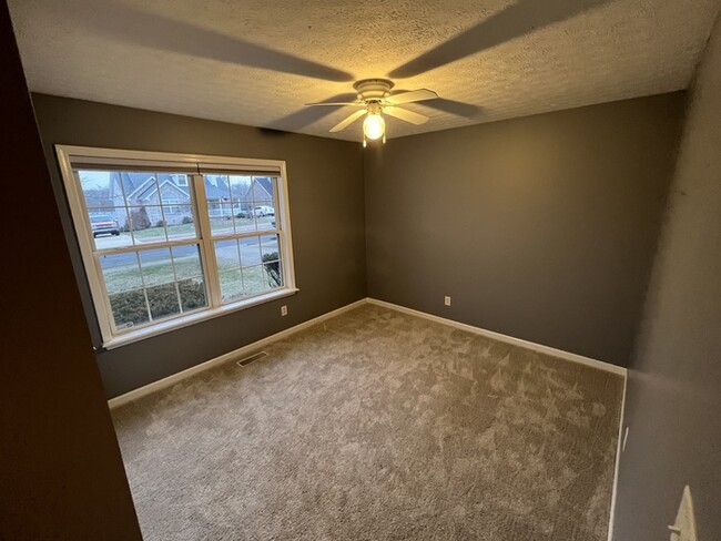 Building Photo - Ranch rental with split floor plan