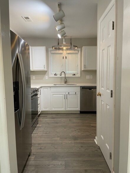 Building Photo - 4215 Sunshadow Ln