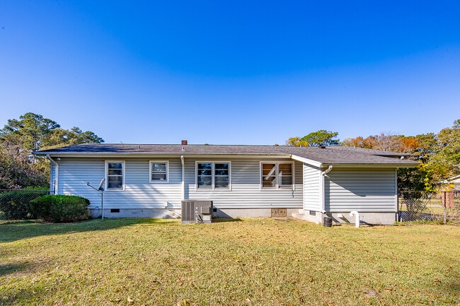 Building Photo - 1009 Park Dr