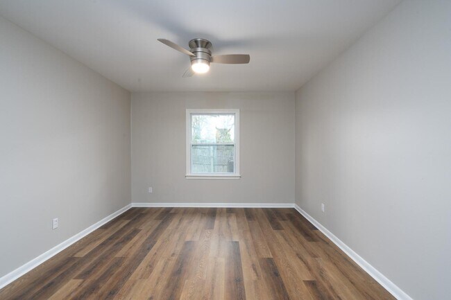 Building Photo - 745 Arbor St NE