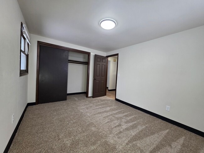 Building Photo - 1213-1215-1215 S Erie St