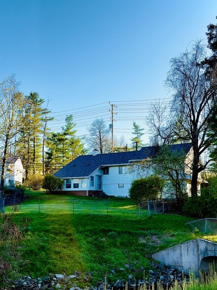 Building Photo - 3356 Collins Ferry Rd
