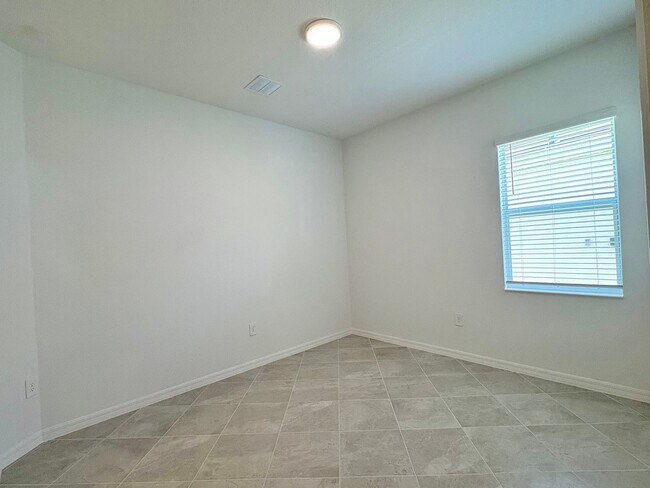 Building Photo - Brand New Luxury Rental in Wellen Park – Never Lived In!