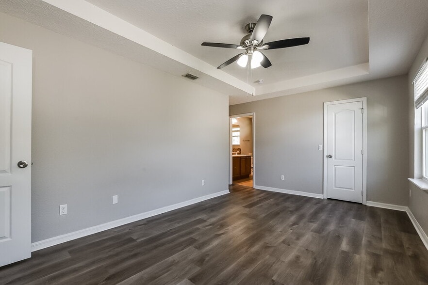 Building Photo - 1542 Sterns Dr