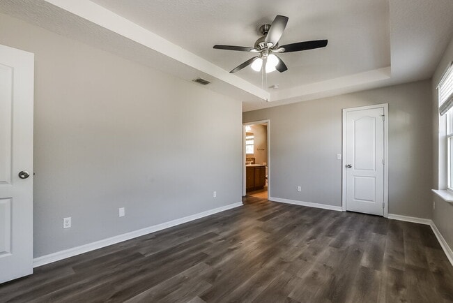 Building Photo - 1542 Sterns Dr