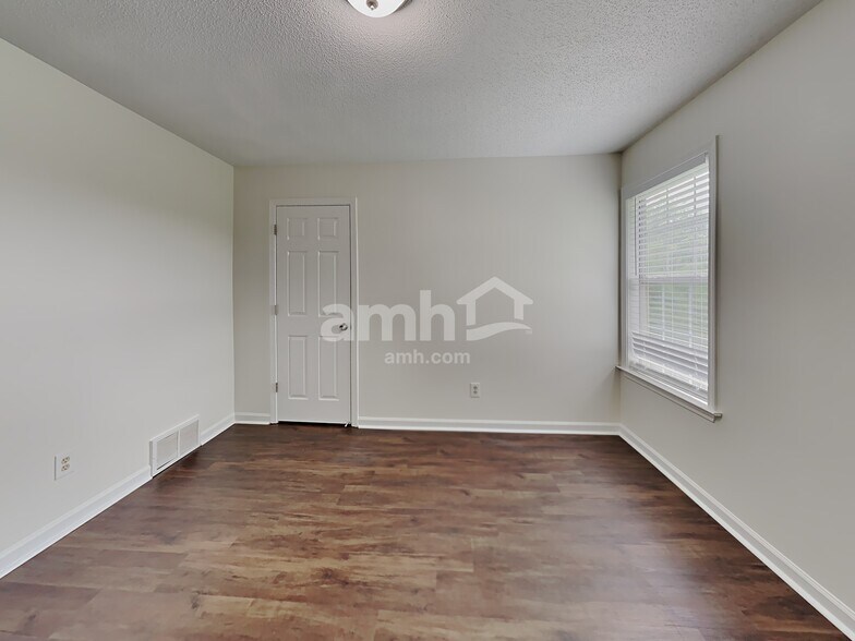 Building Photo - 3019 Long Bridge Cv