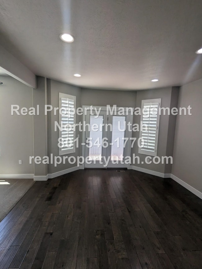 Building Photo - Gorgeous 3 Bed 2.5 Bath Coming Soon!