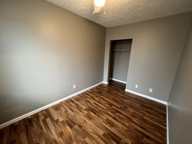 Building Photo - West Side 3BR Townhouse Style