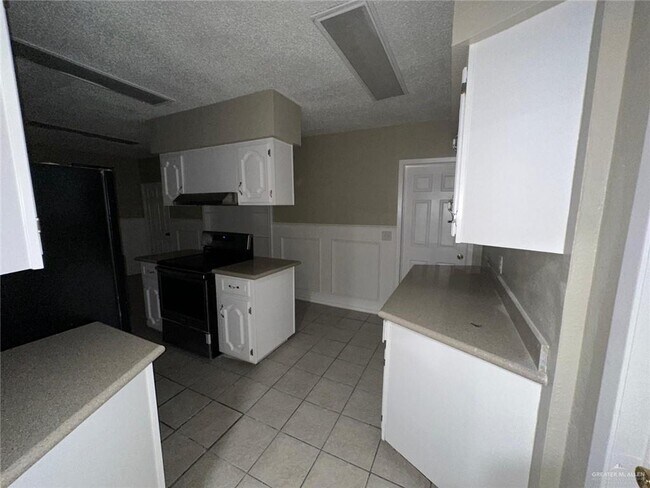 Building Photo - 700 E Sam Houston Blvd