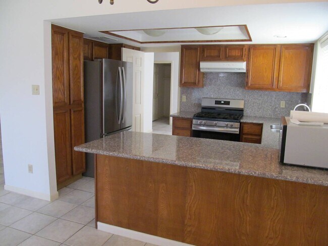 Building Photo - 2118 Hickory Lawn Dr