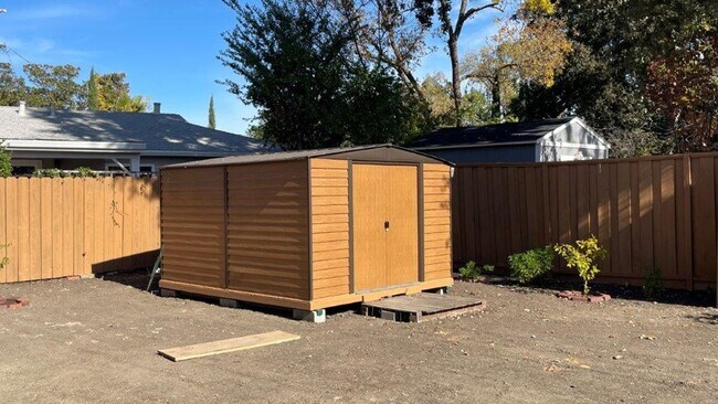 Building Photo - Pleasant HIll, Beautiful 3 bedroom 1 bath ...