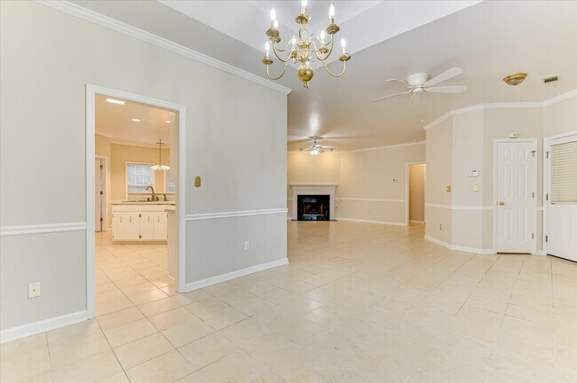 Building Photo - 2937 Hillcreek Dr