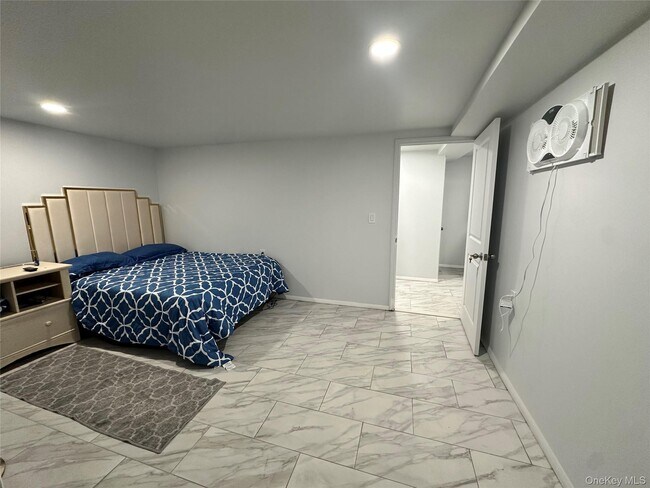 Building Photo - 245 Glenhill Ave