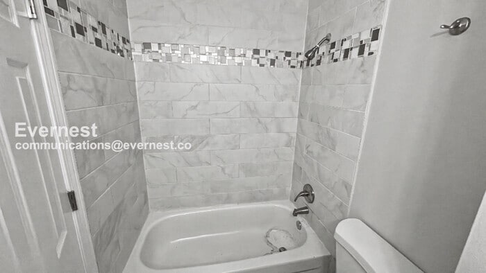 Building Photo - 1475 Pineland Ct