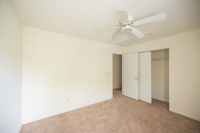 Building Photo - Spacious beautiful 4 bedroom 2.5 bath home  In Greensboro with an office/upstairs loft/ sunroom/ ...