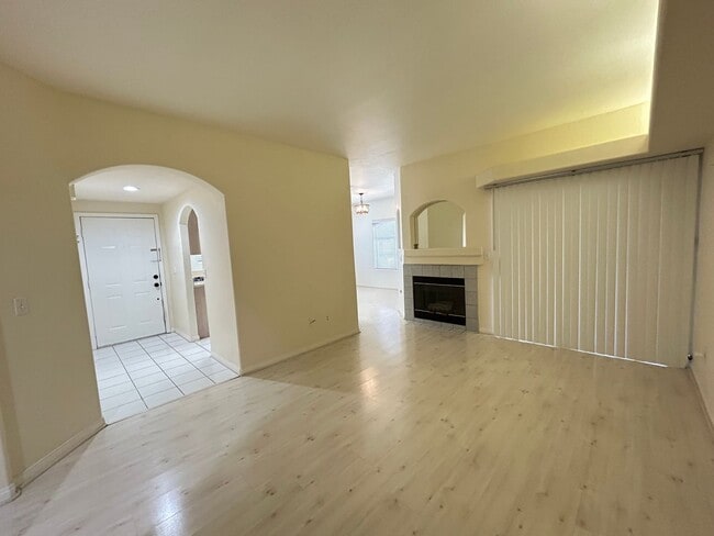 Building Photo - 2-Bedroom 2-Bathroom in Gated Community!