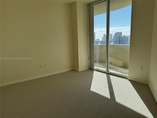 Building Photo - 19501 W Country Club Dr