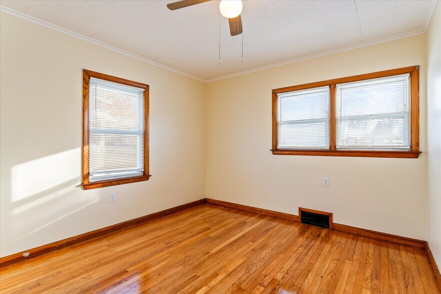 Building Photo - 32 Deland Park B